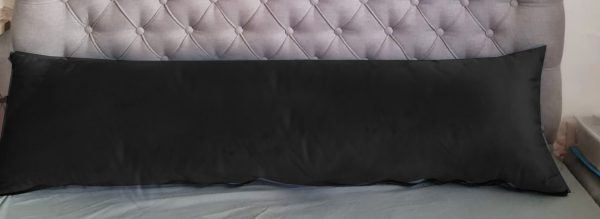 כרית קטיפה ארוכה בצבע שחור מבית קמפ דויד ישראל